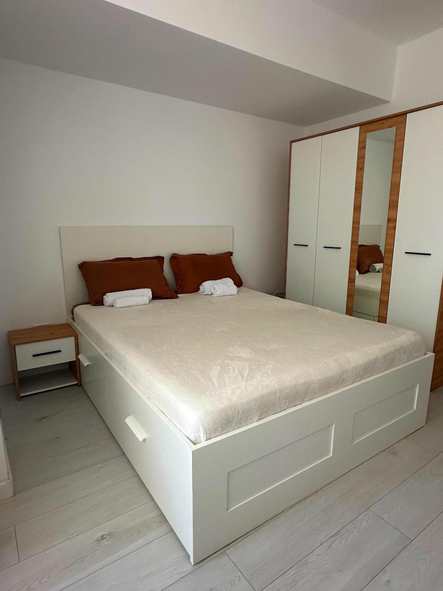 In Apart Hotel Bucarest Extérieur photo